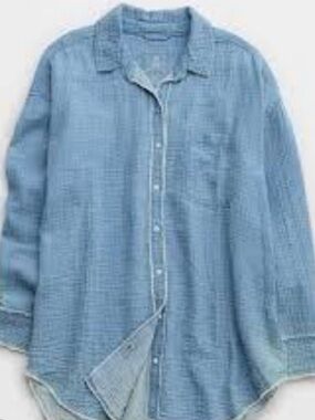 Aerie Women’s Oversized Light Blue Textured Button-Down Shirt